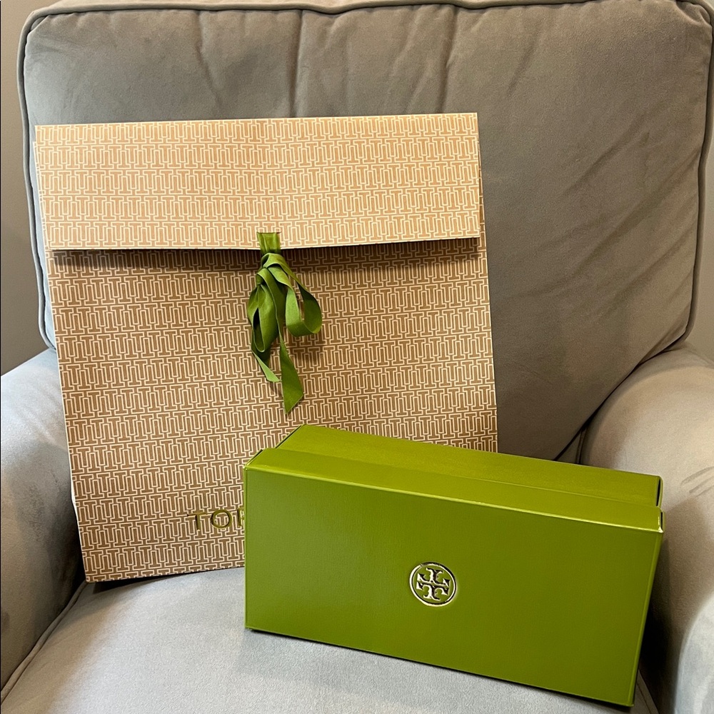 Like New Tory Burch Gift Wrap Bundle 🚭
